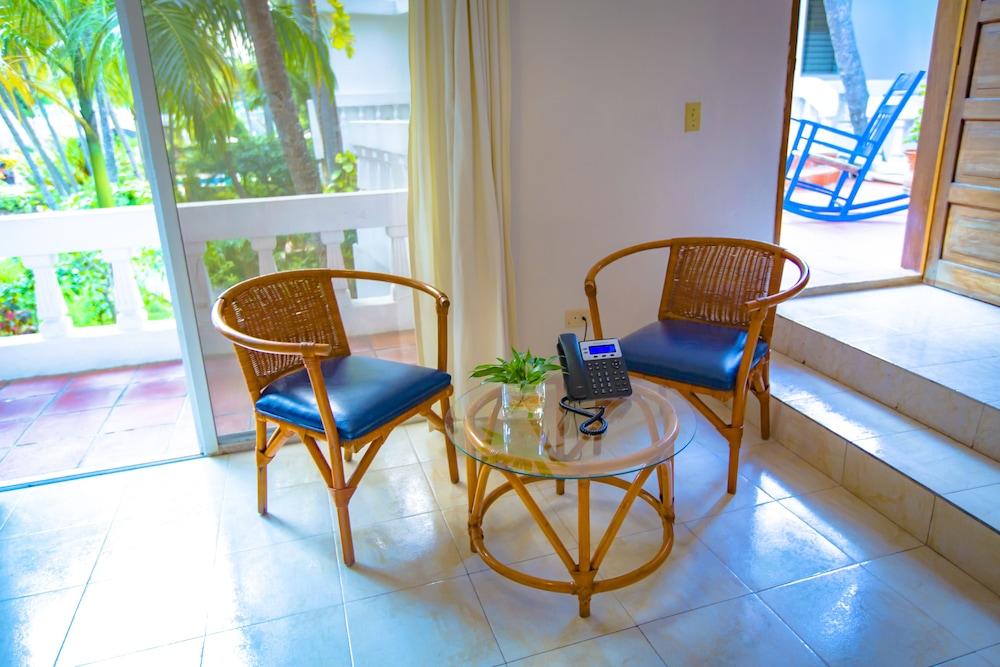 Hotel Restaurant Cyvadier Plage Jacmel Exterior foto